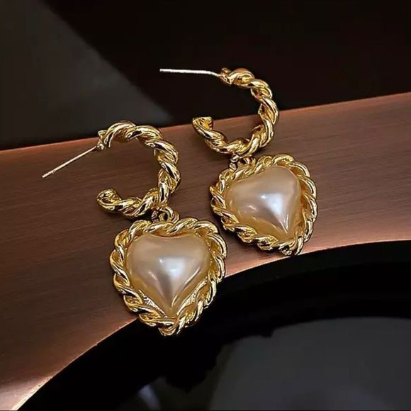 RAWLUXE Jewelry - GOLD TONE TWIST FAUX HEART SHAPED HOOP DROP DOOR KNOCKER DAINTY VINTAGE EARRINGS